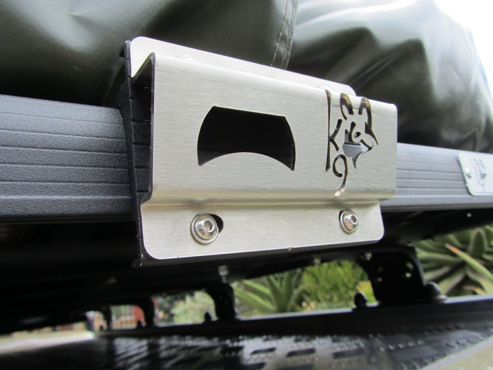 Eezi-Awn-K9-Roof-Rack-Bottle-Opener-K9-213-scaled-1.jpg